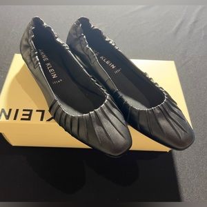 Anne Klein black flats!